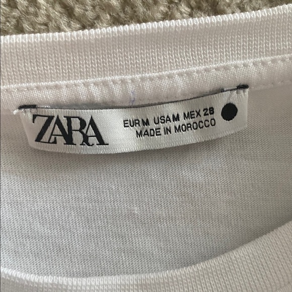 Zara unique boxy t shirt! Size medium wording on back & front - Picture 9 of 11
